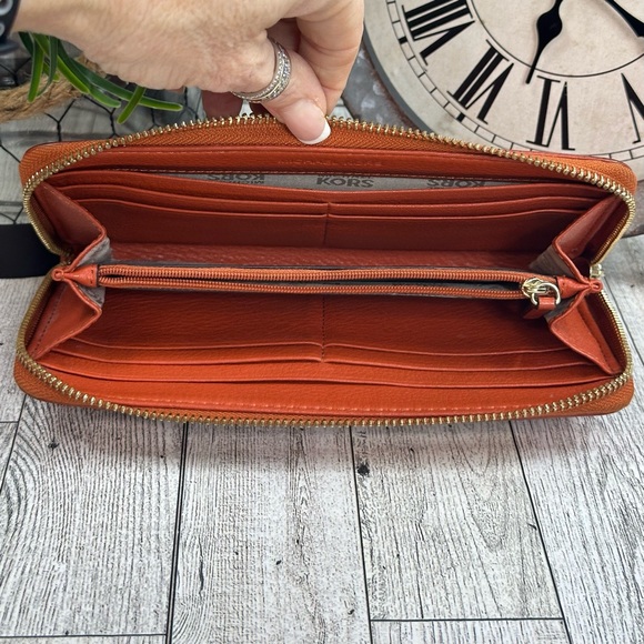 MICHAEL KORS - Dark Orange Pebbled Leather Accordion Zip Around Long Wallet - Picture 7 of 16
